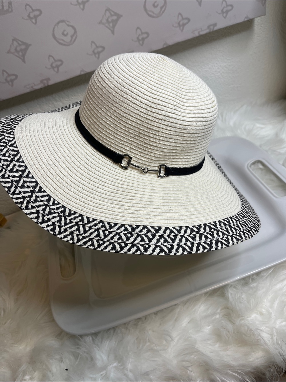 Women’s Wide Brim Straw Sun Hat in White and Black - Picture 9 of 9
